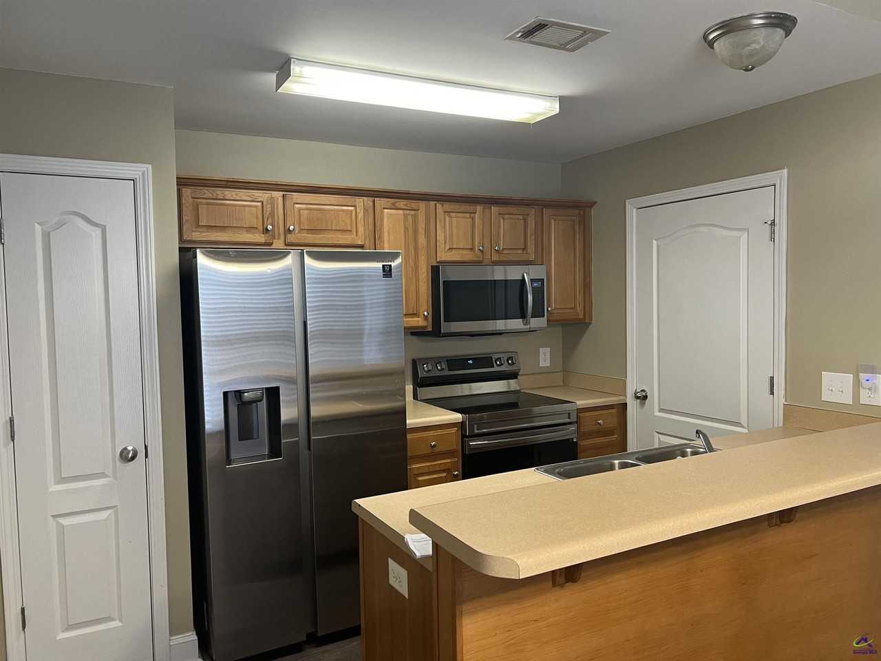 523 Manchester Lane - Photo 4 of 11