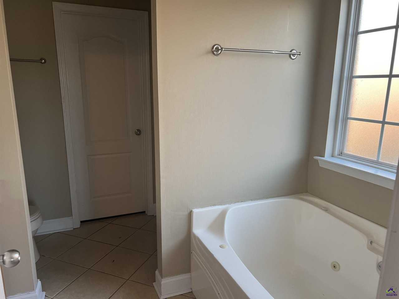 523 Manchester Lane - Photo 6 of 11