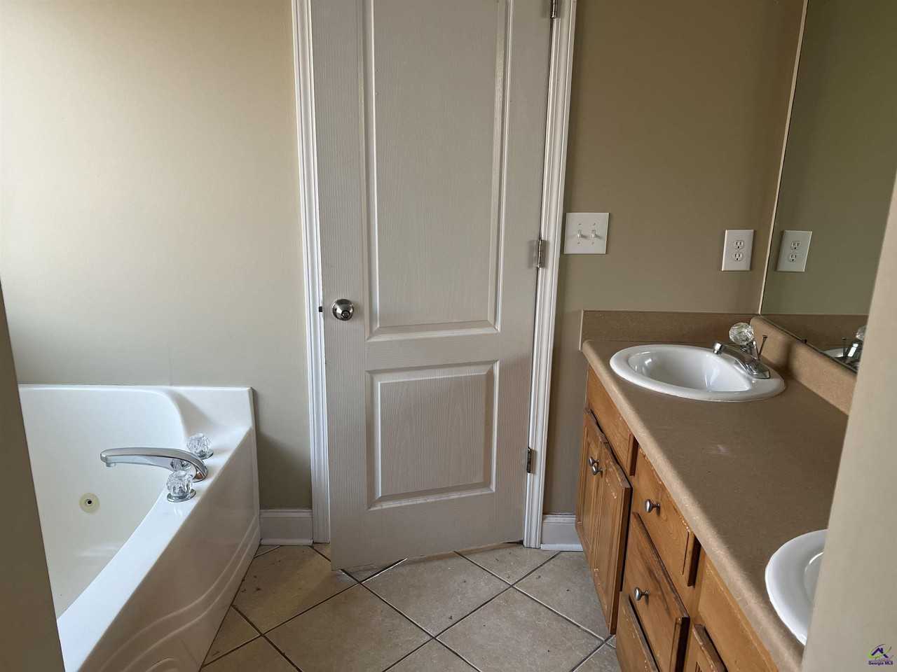 523 Manchester Lane - Photo 7 of 11