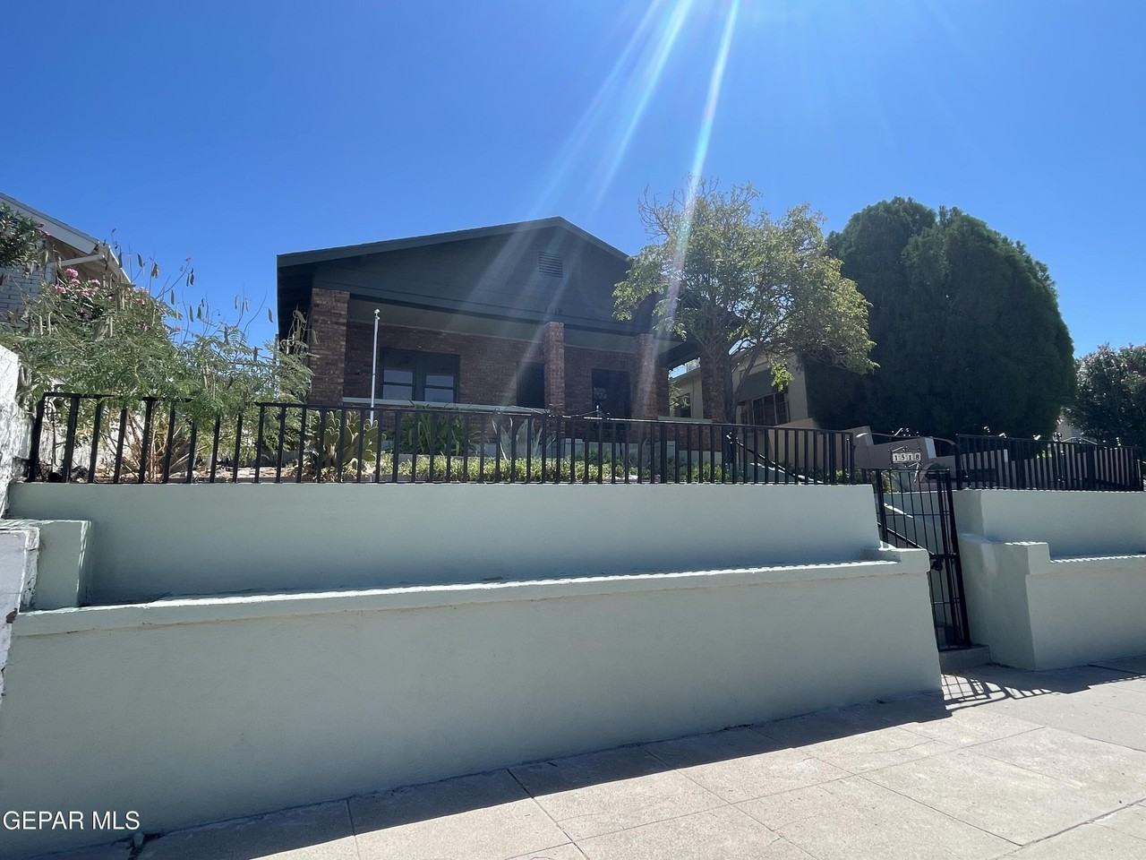 1518 Lawton Dr - Photo 2 of 38