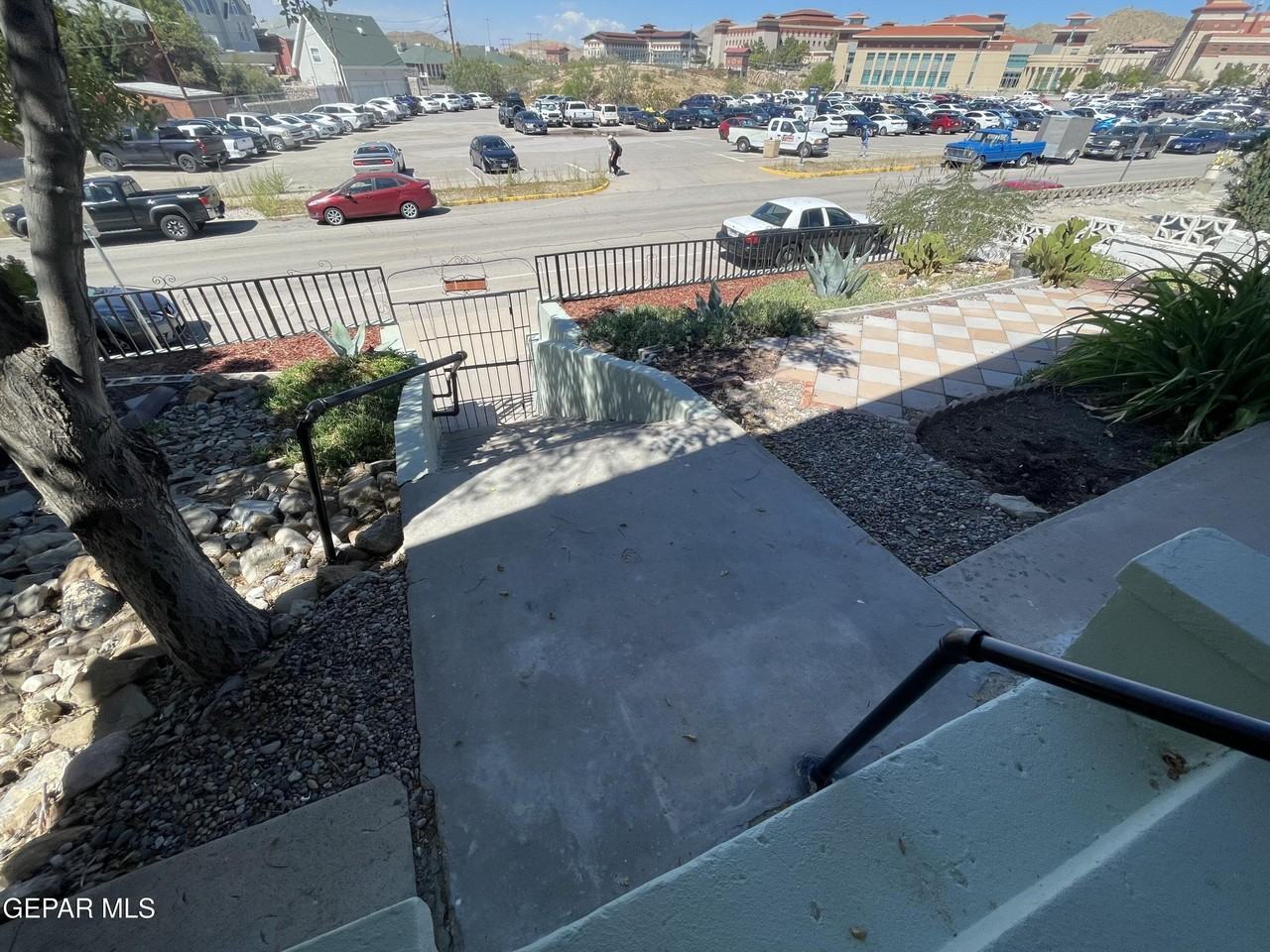 1518 Lawton Dr - Photo 6 of 38