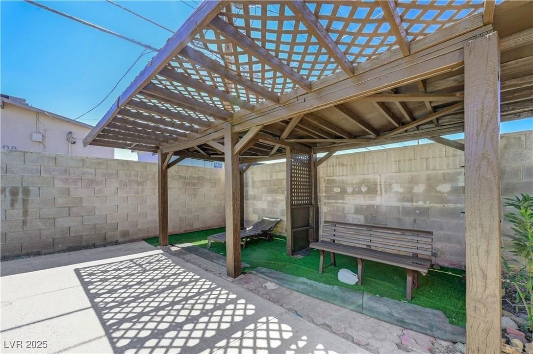 6413 Bannock Way - Photo 4 of 34