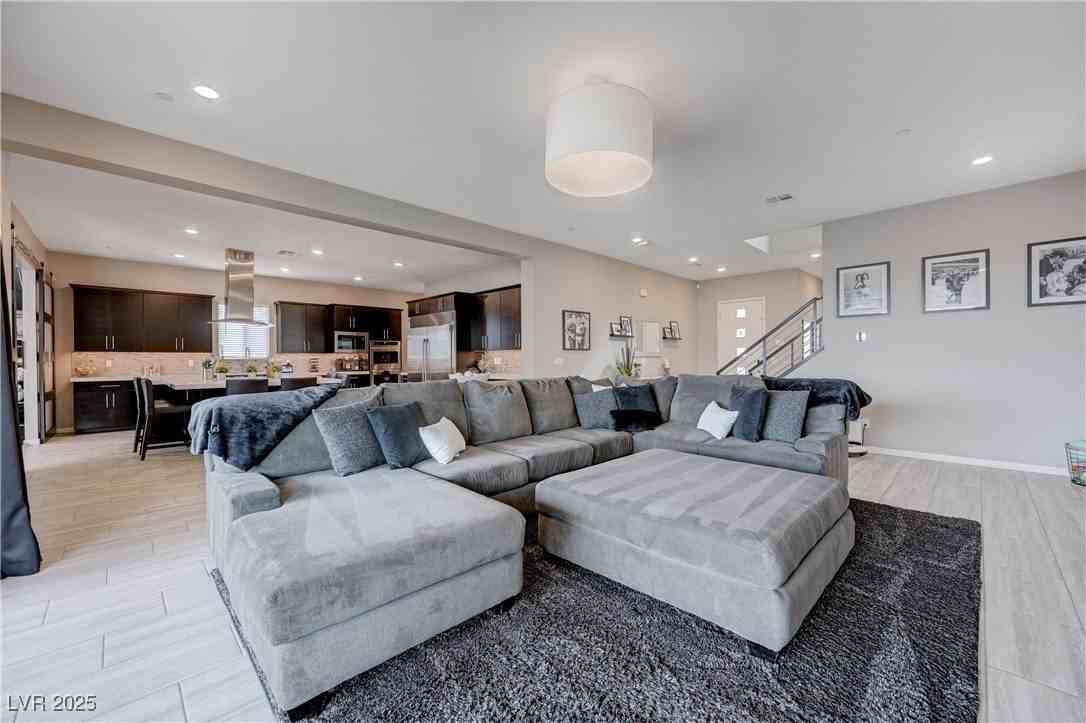 746 Horizon Canyon Dr - Photo 5 of 50