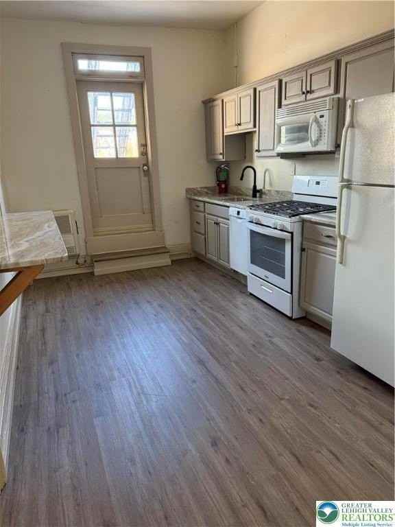 425 Wyandotte St 2nd Fl #2ndFL - Photo 3 of 11