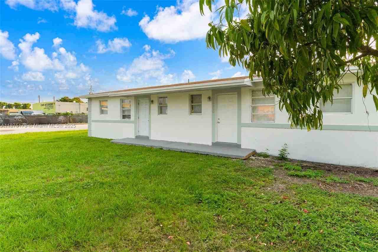 Southwest 105th Avenue - Photo 2 of 8