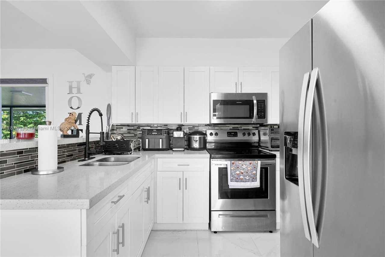 29810 Sw 153rd Ct - Photo 3 of 8