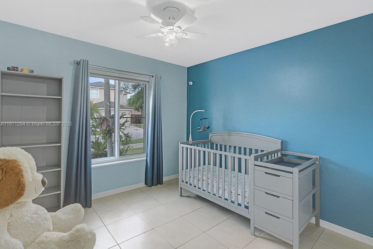 1635 Se 20th Pl - Photo 2 of 19