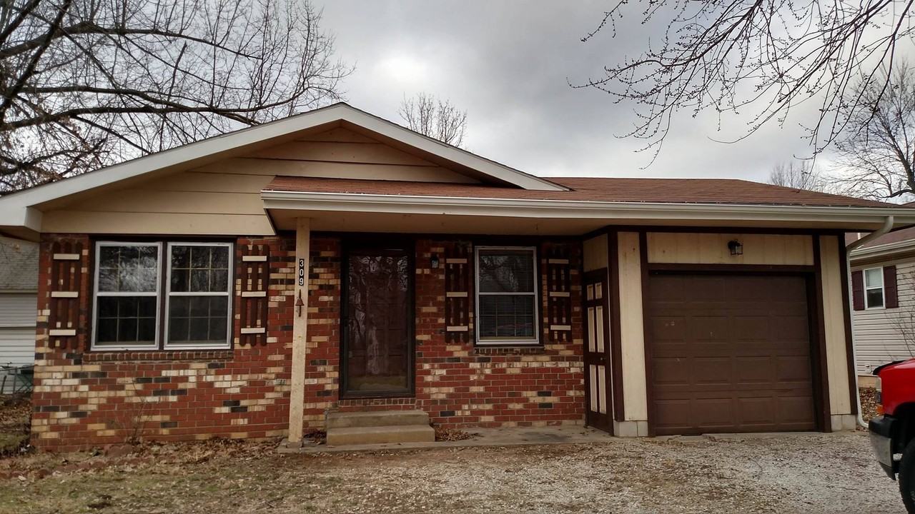 309 Pershing St - Photo 2 of 14