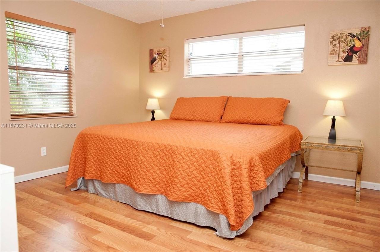 458 Se Doat St - Photo 6 of 29