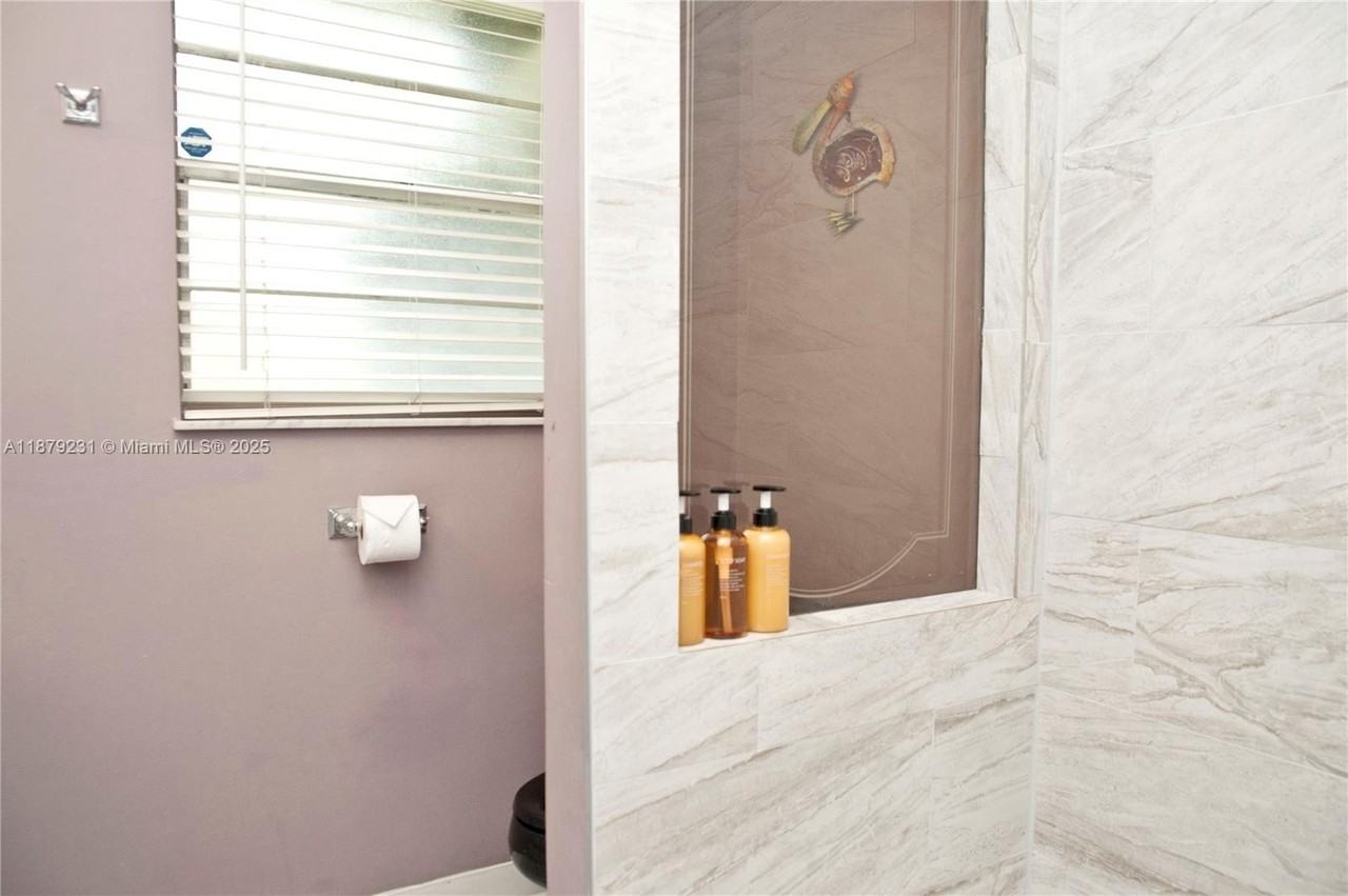 458 Se Doat St - Photo 7 of 29