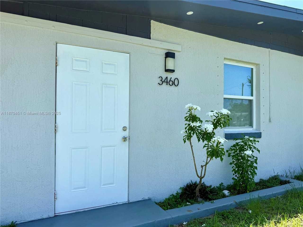 3460 Normandy Dr - Photo 3 of 32