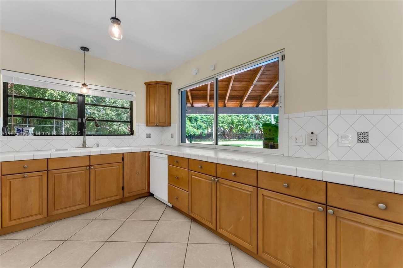 6275 Sw 123rd Ter - Photo 7 of 49