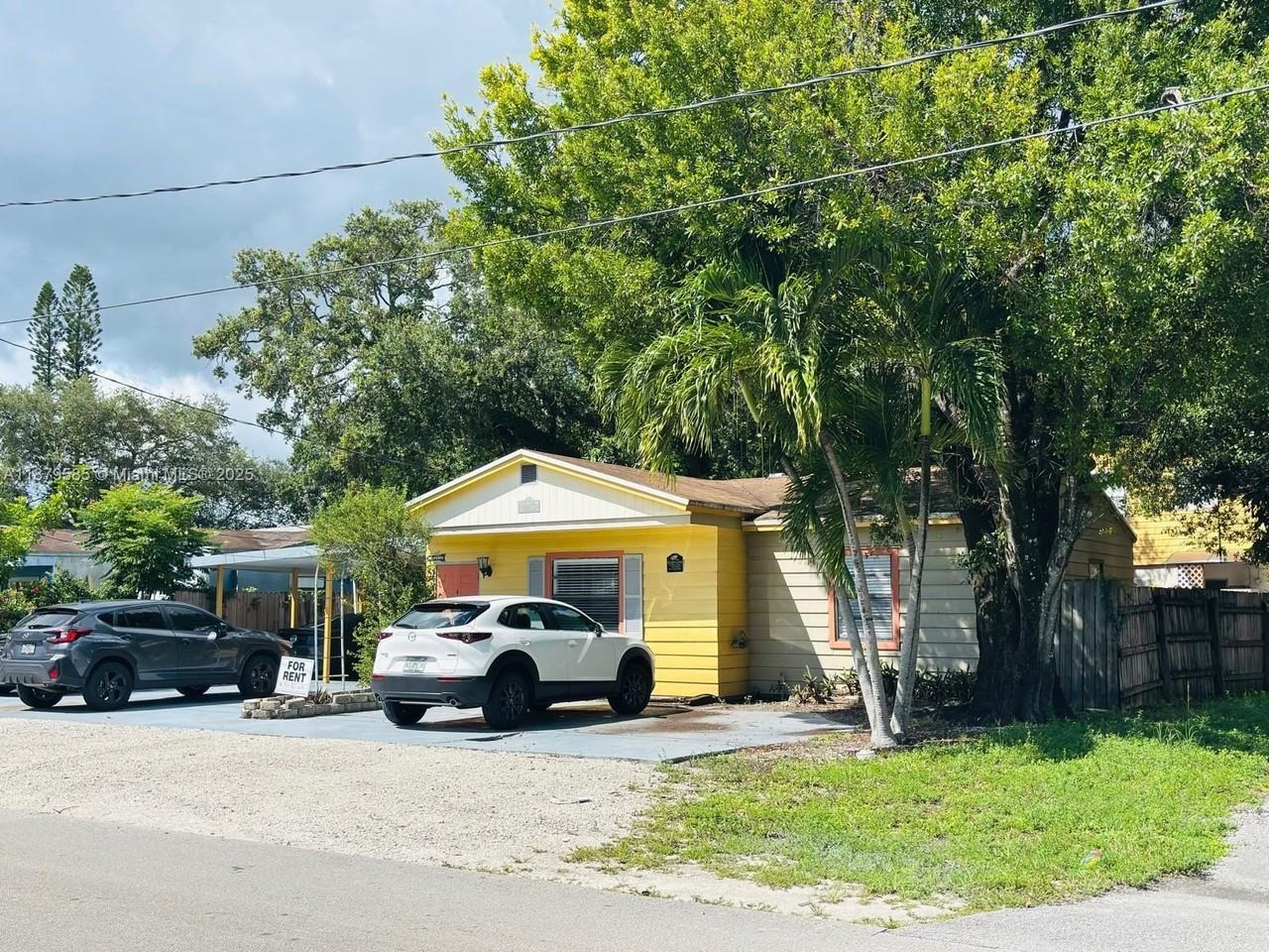 1913 Southwest Riverside Drive #1-3 - Photo 3 of 25