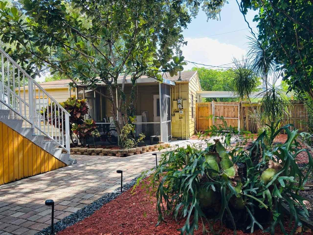 1913 Southwest Riverside Drive #1-3 - Photo 5 of 25