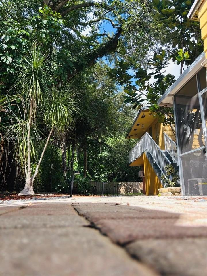 1913 Southwest Riverside Drive #1-3 - Photo 6 of 25