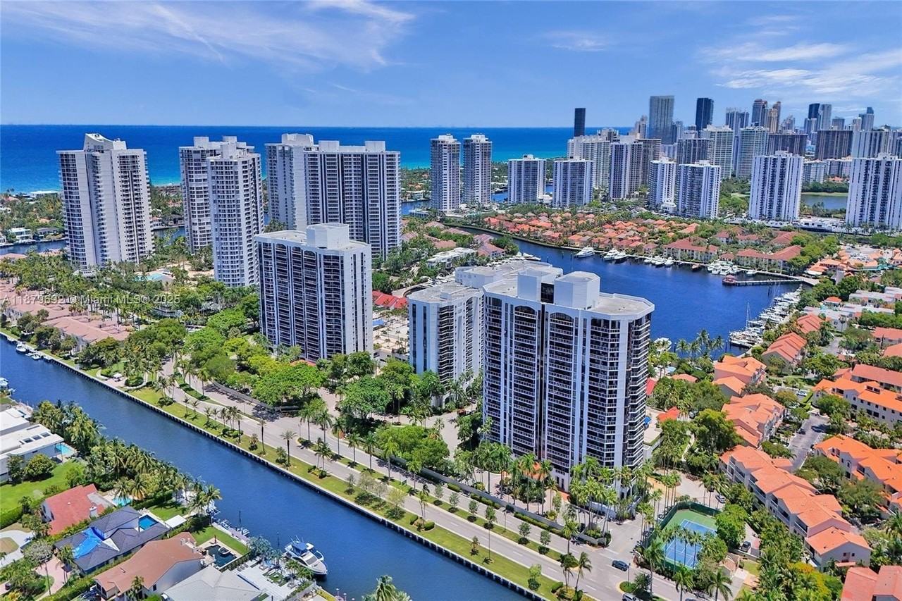 3640 Yacht Club Dr #1704 - Photo 5 of 37