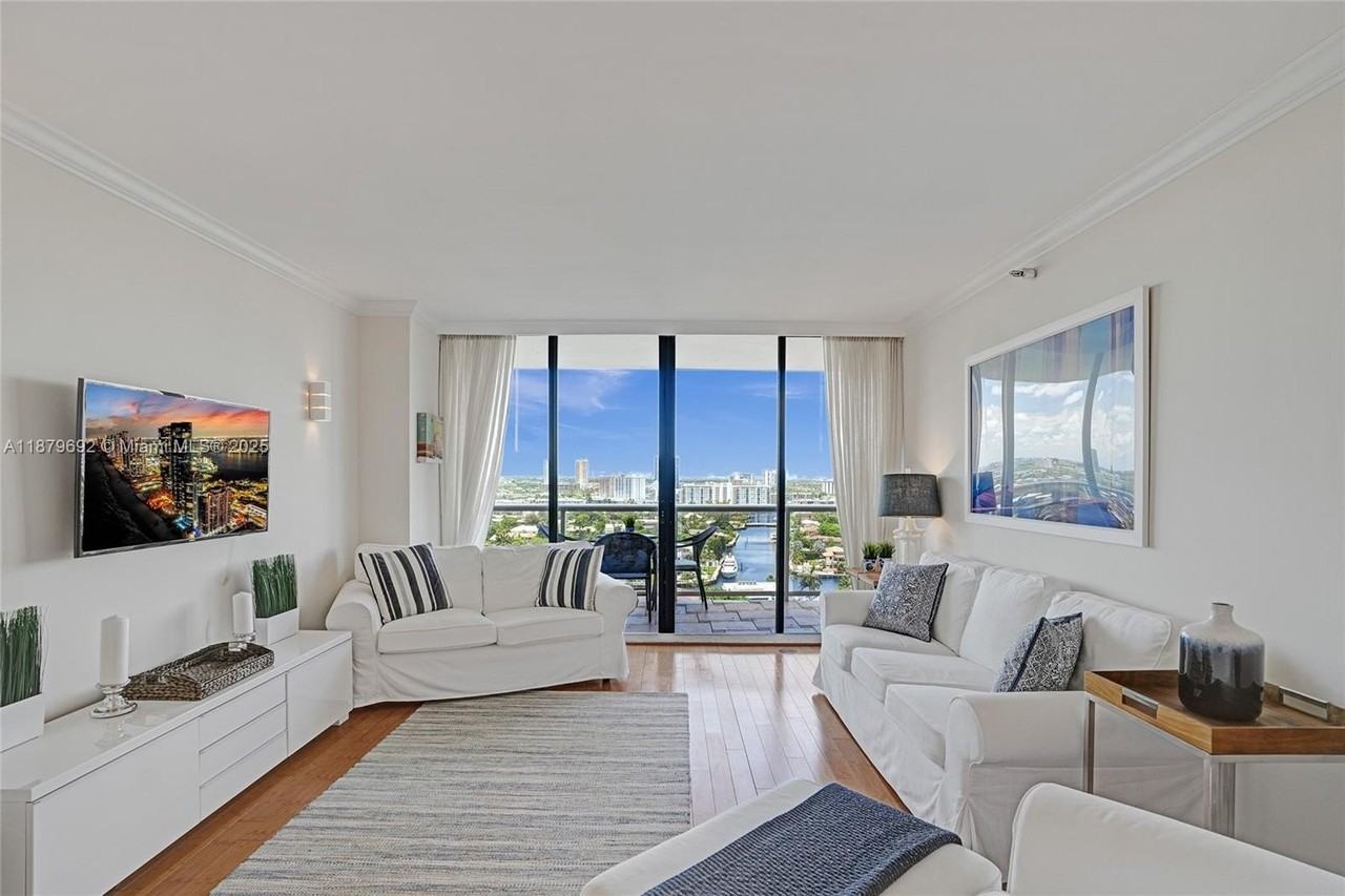 3640 Yacht Club Dr #1704 - Photo 6 of 37