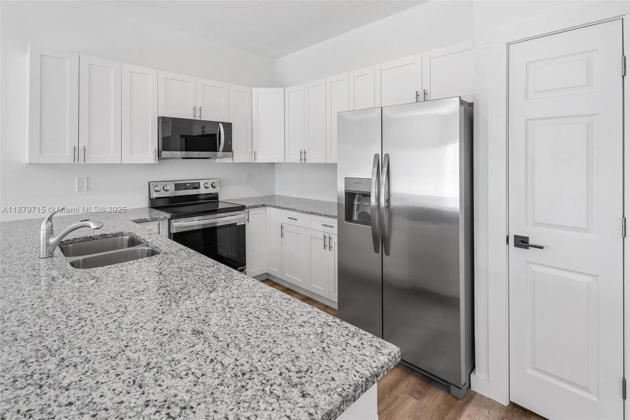 4417 28th Street Southwest #4417 - Photo 5 of 39