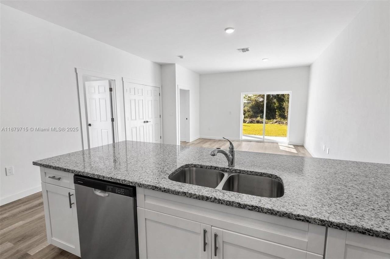 4417 28th Street Southwest #4417 - Photo 6 of 39