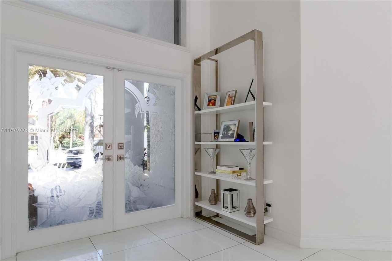 671 Nw 101st Ter - Photo 3 of 24