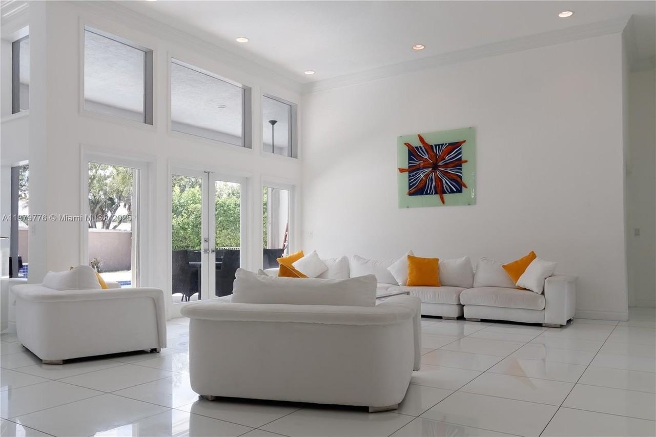 671 Nw 101st Ter - Photo 6 of 24