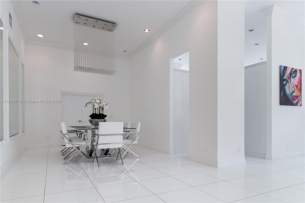 671 Nw 101st Ter - Photo 7 of 24