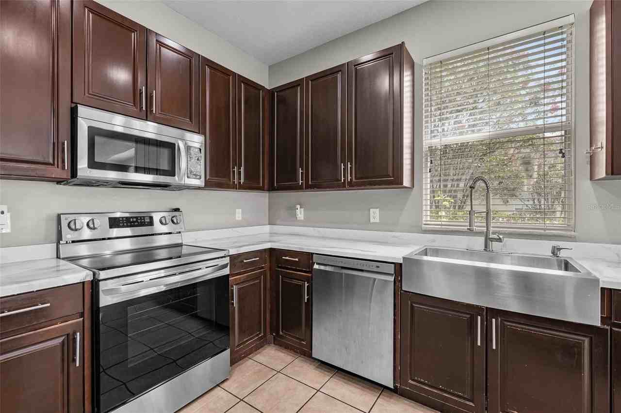 5909 Wedgefield Dr - Photo 6 of 13