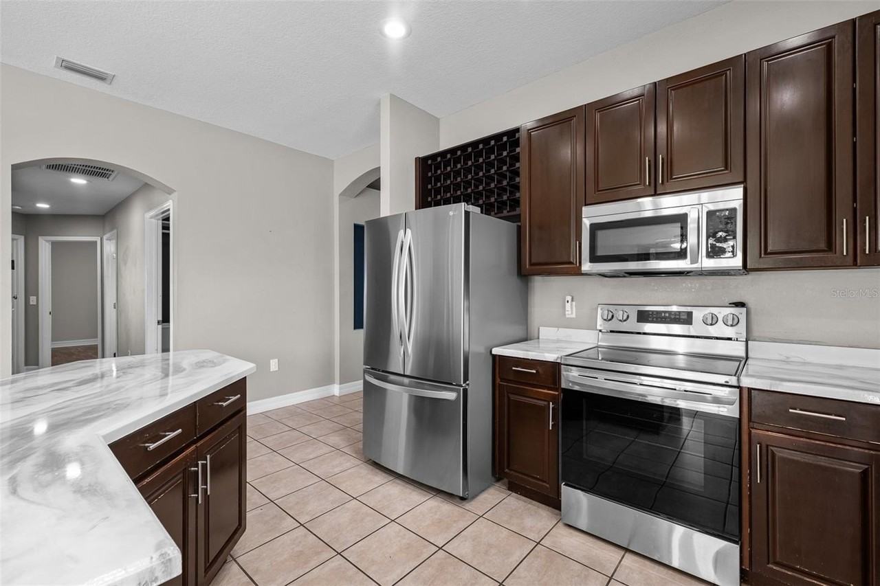 5909 Wedgefield Dr - Photo 7 of 13