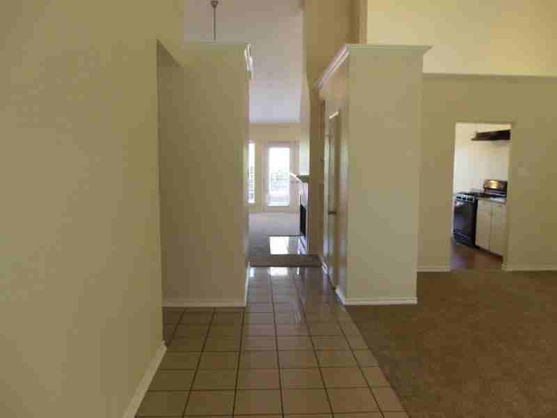 1818 Knob Hill Dr - Photo 2 of 15