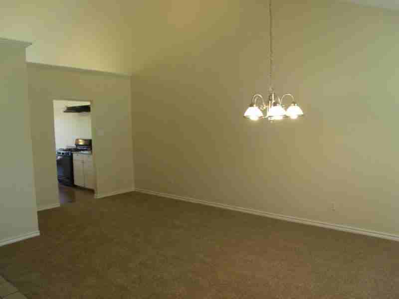 1818 Knob Hill Dr - Photo 3 of 15