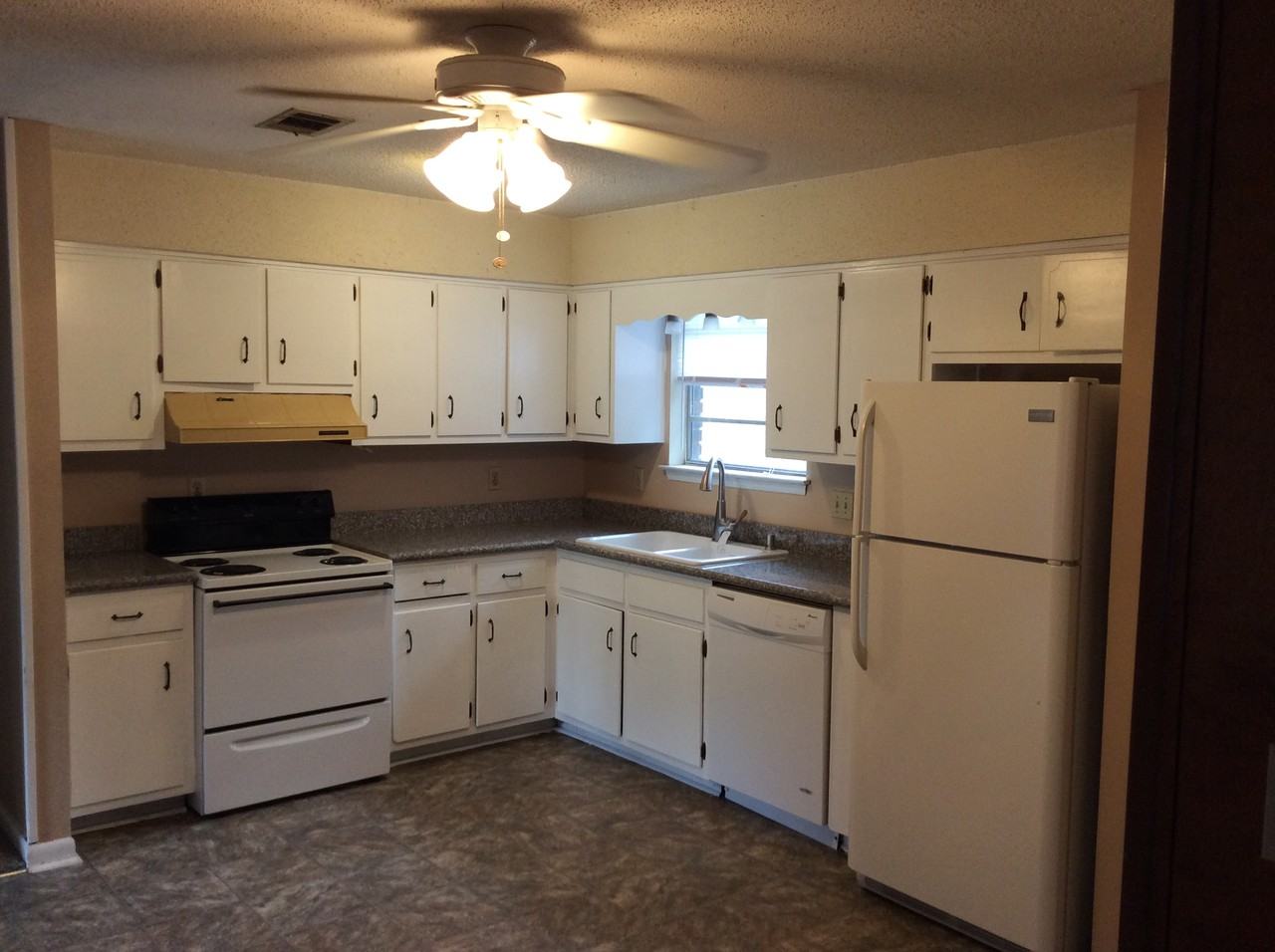 3230 Palmdale Ave - Photo 2 of 10