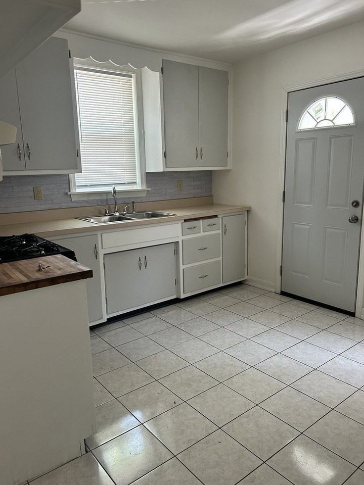 21149 Main St - Photo 2 of 11