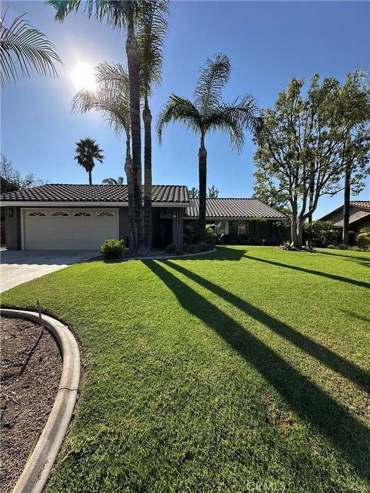 6707 Rycroft Dr - Photo 2 of 41