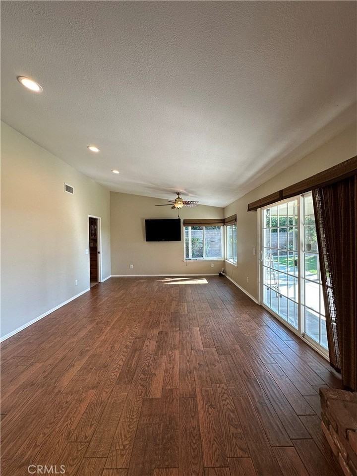 6707 Rycroft Dr - Photo 6 of 41