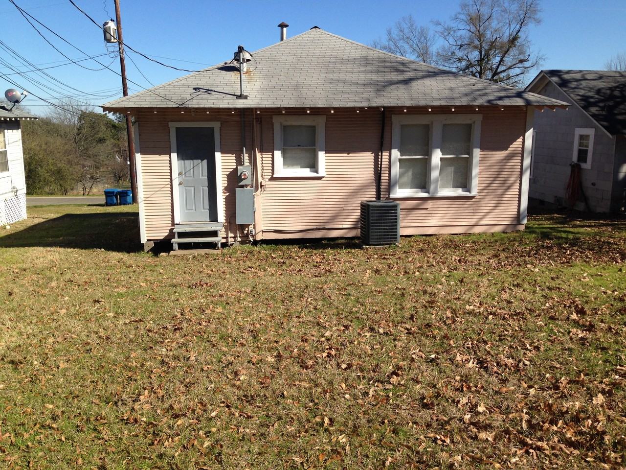 705 N Hickory St - Photo 2 of 7