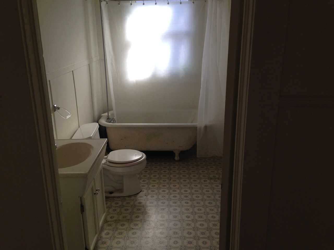 705 N Hickory St - Photo 3 of 7