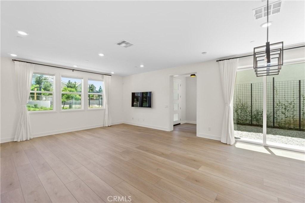 156 Chorus - Photo 5 of 45