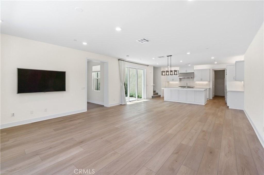 156 Chorus - Photo 7 of 45