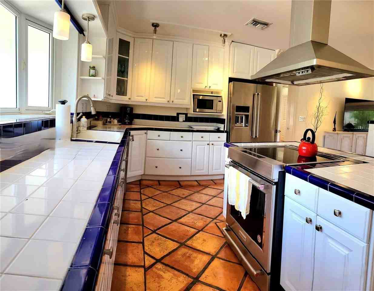 2781 Ne 23rd Ct - Photo 2 of 8