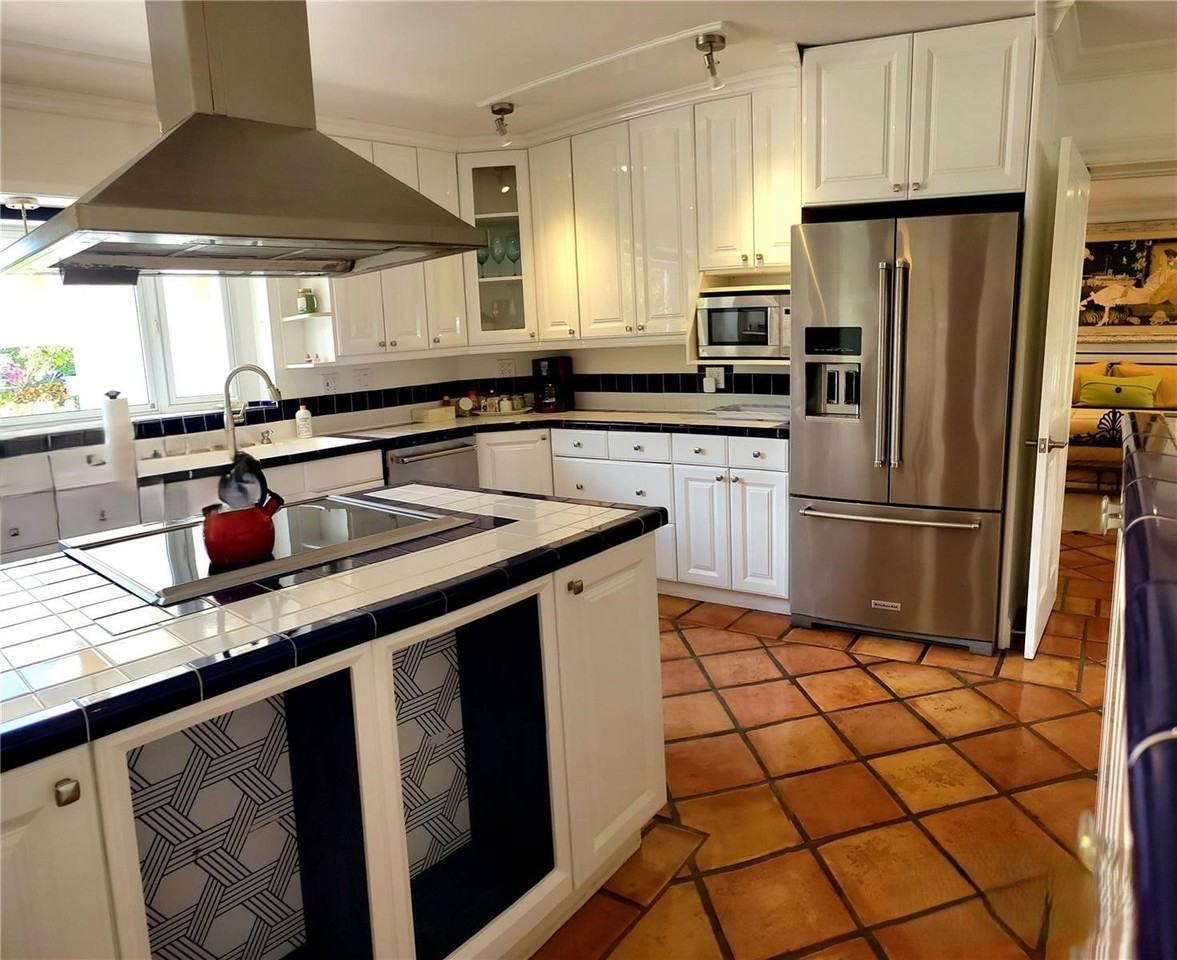 2781 Ne 23rd Ct - Photo 3 of 8