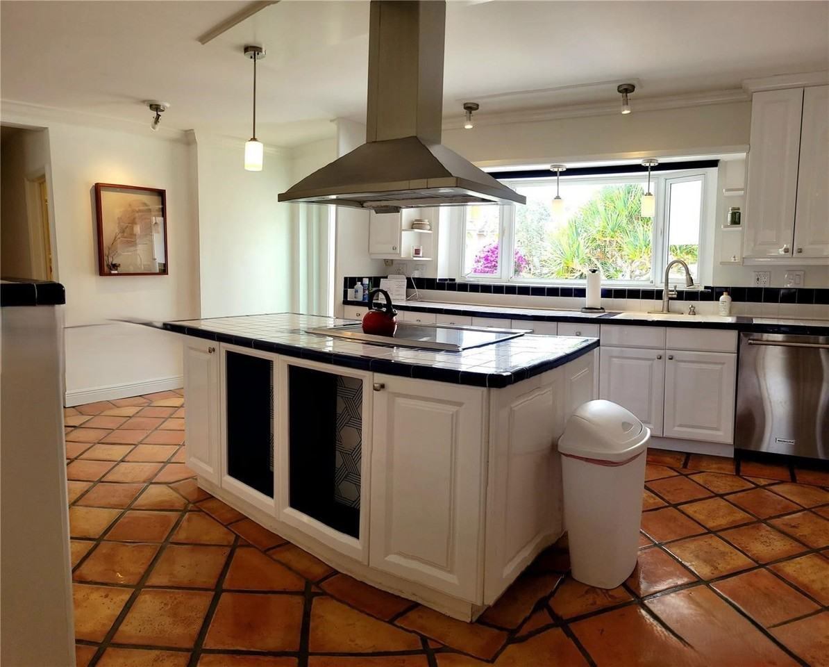 2781 Ne 23rd Ct - Photo 4 of 8