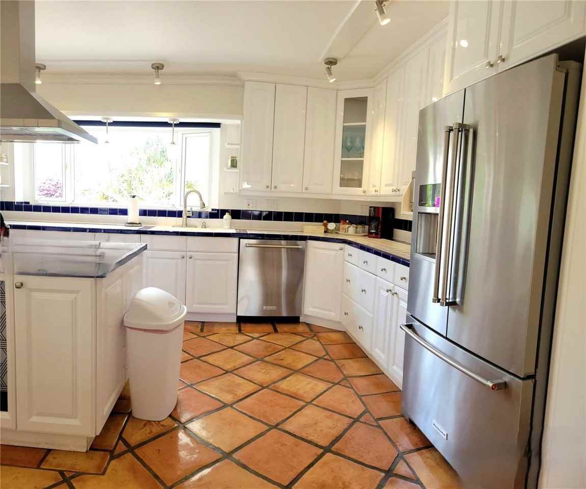 2781 Ne 23rd Ct - Photo 5 of 8