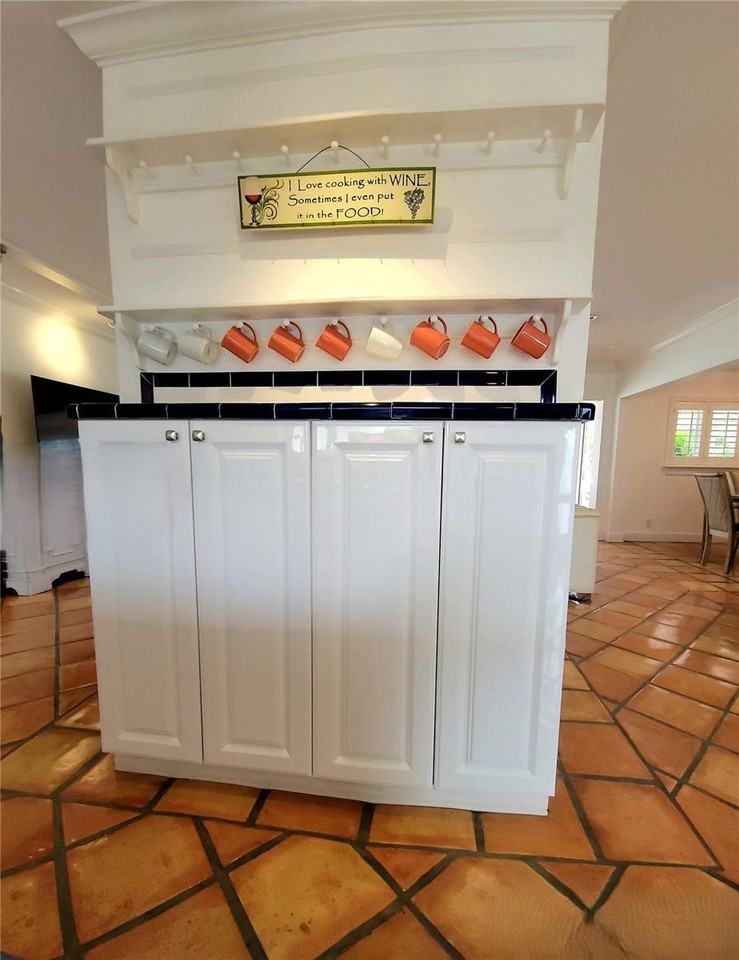 2781 Ne 23rd Ct - Photo 7 of 8