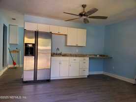 215 Green St - Photo 1 of 1