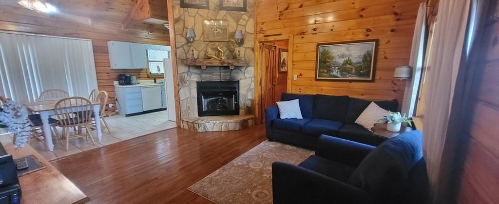 2209 Bellview Ln - Photo 4 of 16