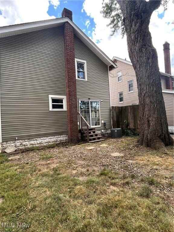 1438 Redwood Avenue - Photo 2 of 11