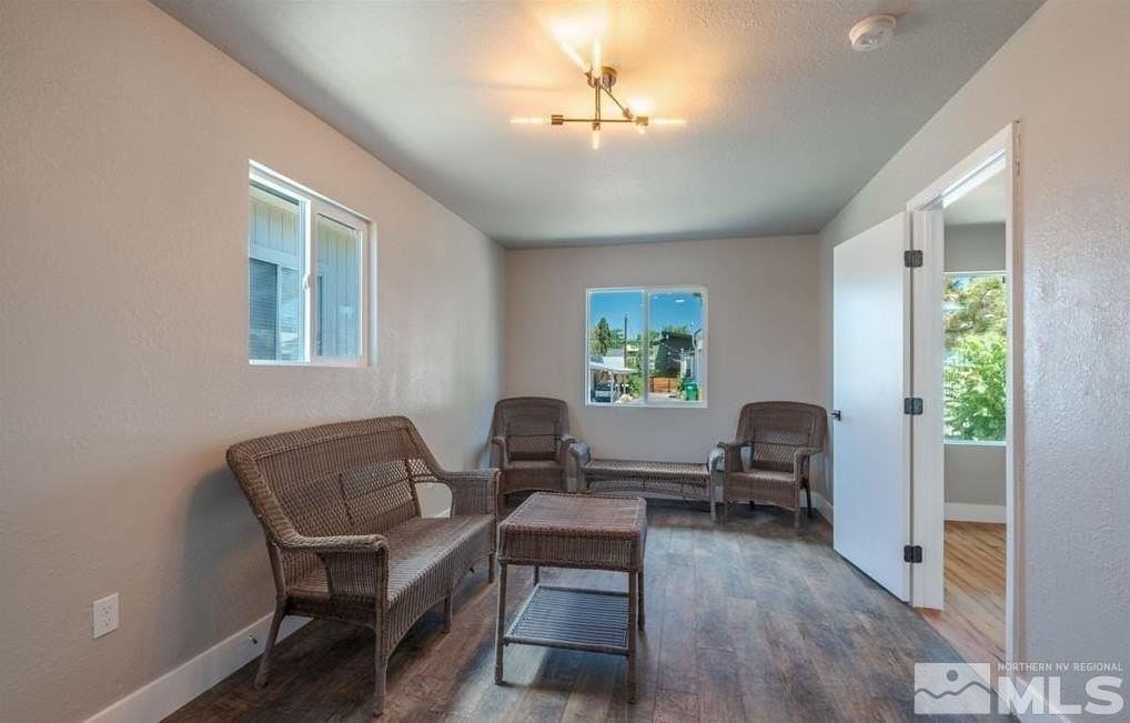 210 Cheney St - Photo 3 of 20