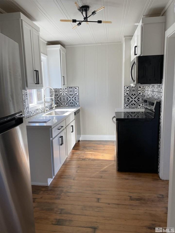 210 Cheney St - Photo 7 of 20