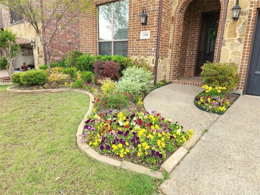 1208 Melcer Street - Photo 4 of 37