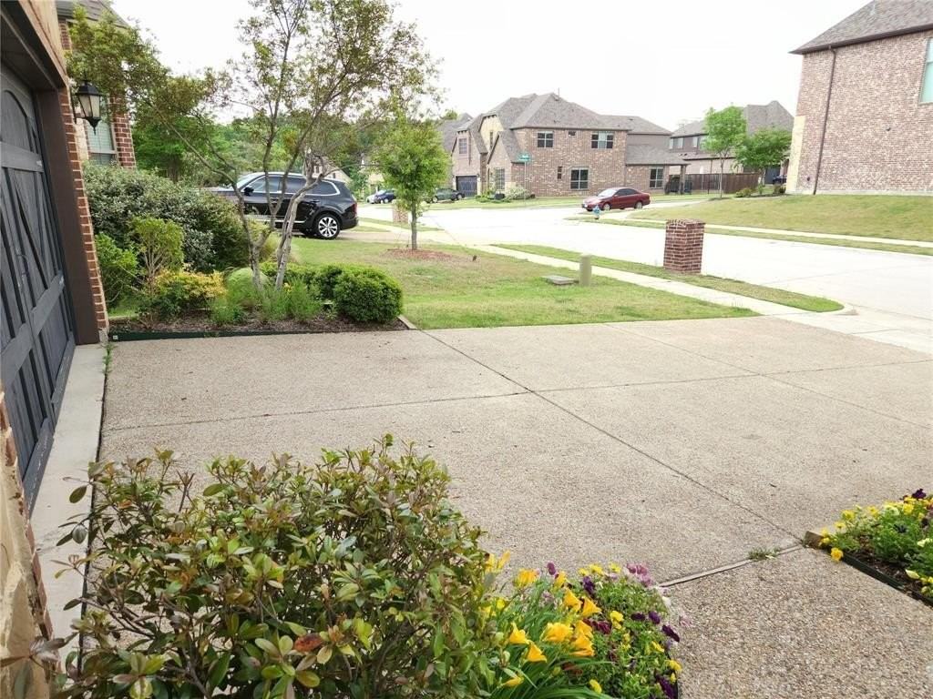 1208 Melcer Street - Photo 5 of 37